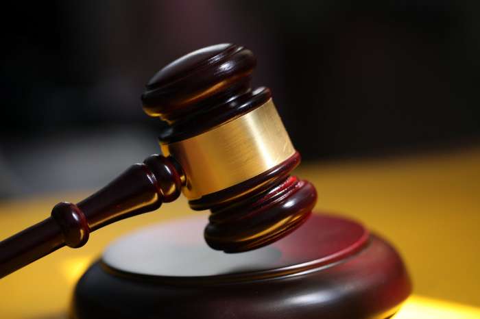  资金池运作导致信托兑付困难；法院判决代销银行承担相应连带责任。 股票财经