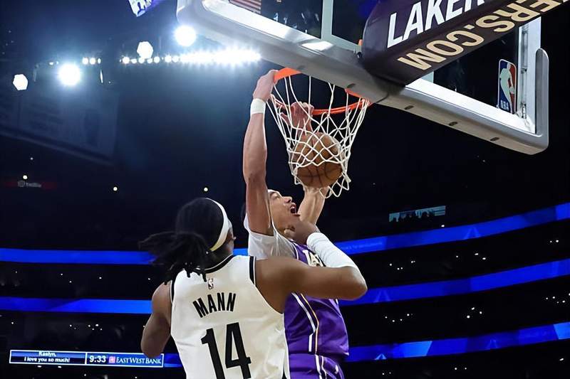  防守坚盾与篮下突袭：贾克森·海斯重塑替补内线攻防哲学 体育新闻