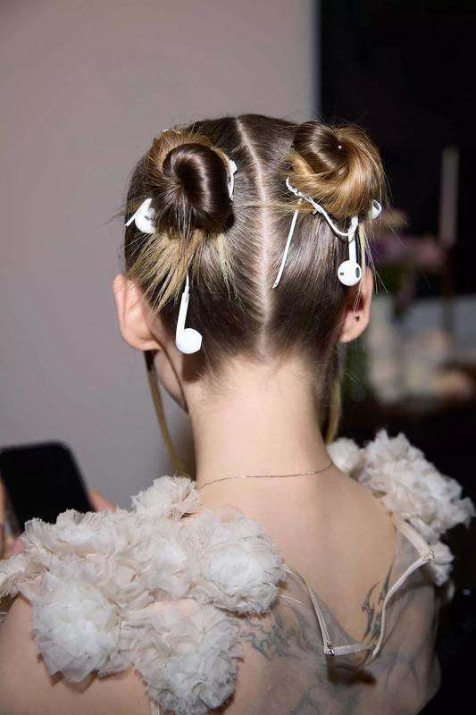 潮流先锋的回归:有线耳机作为重塑认知的精神载体 文化旅游