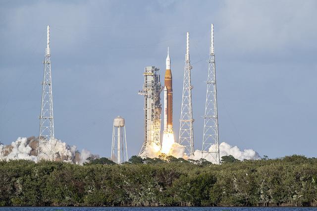 从阿波罗到阿尔忒弥斯:NASA深空载人技术的代际跃迁 新闻 从阿波罗到阿尔忒弥斯:NASA深空载人技术的代际跃迁 新闻 从阿波罗到阿尔忒弥斯:NASA深空载人技术的代际跃迁 新闻